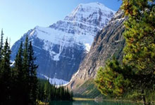 全新挑战：女子足球队备战决赛战役